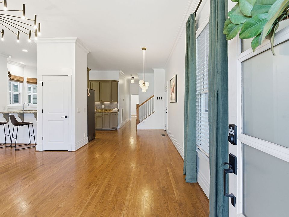 1st image of 315 Augusta Ave