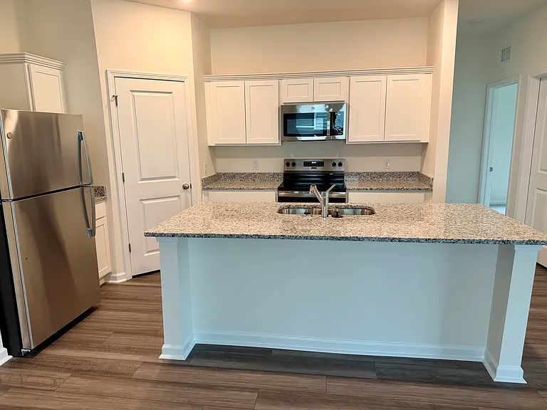 Carriage Wood Cir — Photo 2
