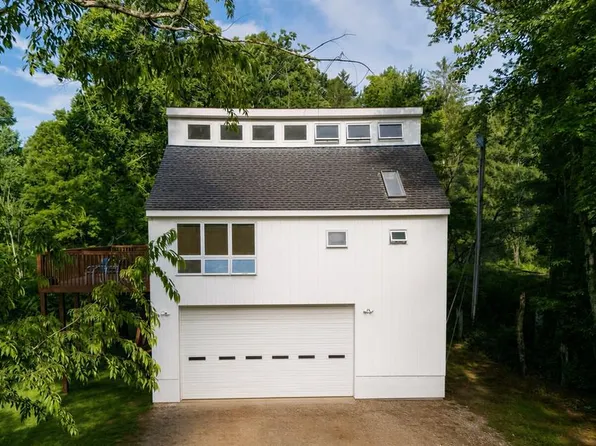 385 Valley St, Oak Hill, WV 25901