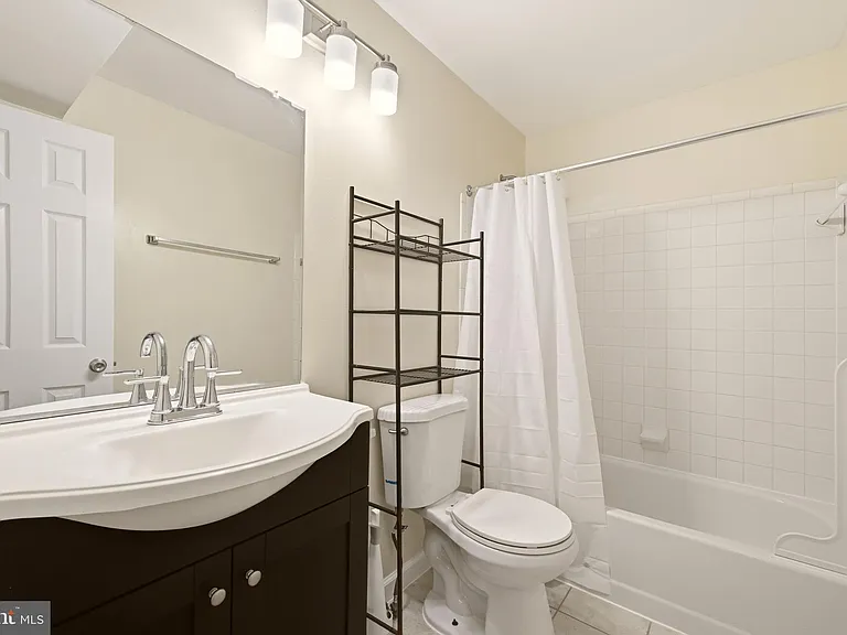 2505 McVeary Ct #11D — Photo 17