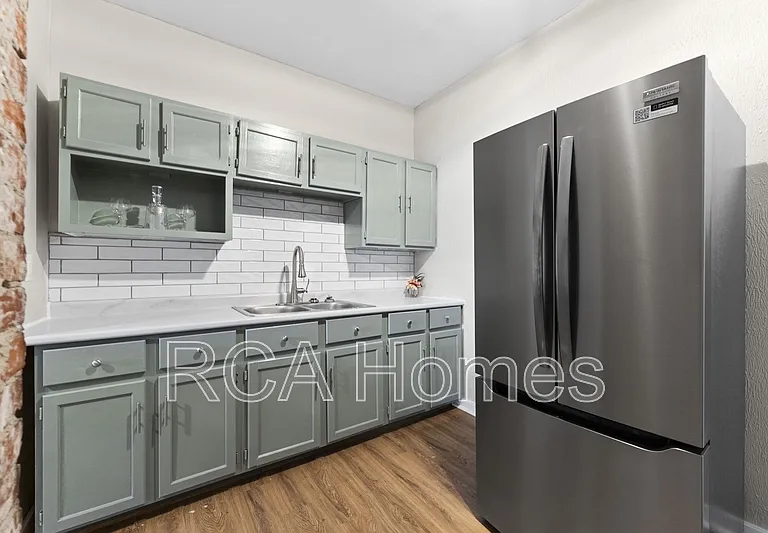 1441 E 11th St — Photo 5