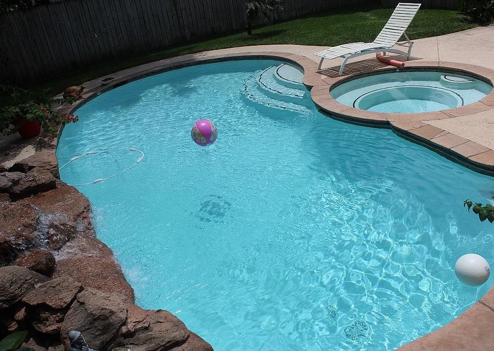 2nd image of 8218 Clover Gardens Dr