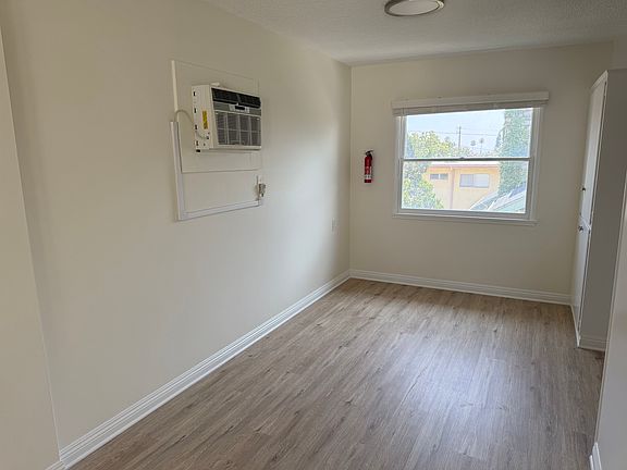 3rd image of 137 N Myrtle Ave APT 6