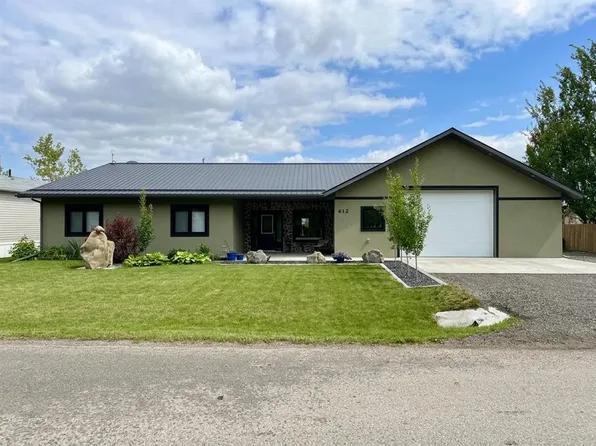 412 NE Queen Ave, Monarch, AB T0L 1M0