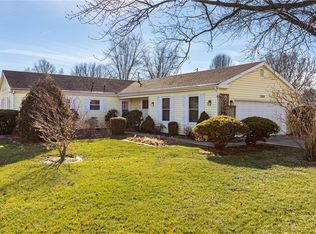 1800 Meadowlake Dr, Charleston, IL