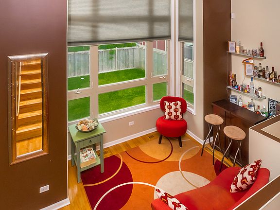 3rd image of 4251 W Montrose Ave #4251
