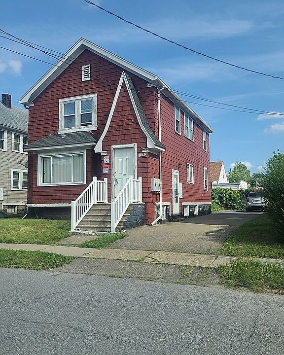 1st image of 108 Roosevelt Ave