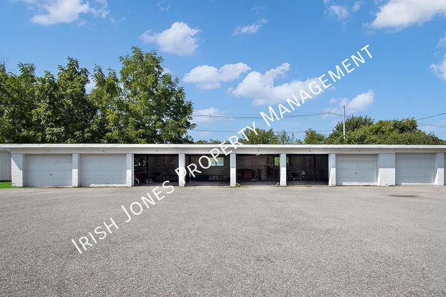 2 bed, $1,100 — Photo 2