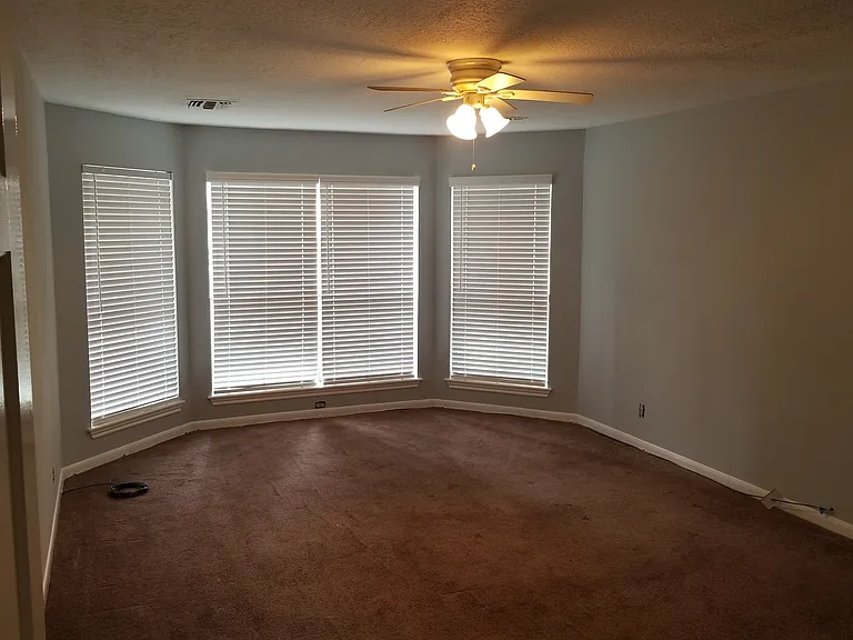 2723 Roseheath Ln — Photo 3
