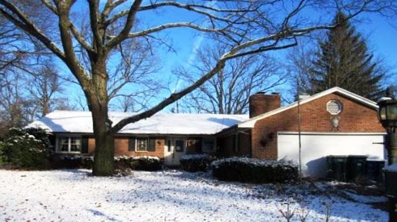 1st image of 3900 Pinehurst Dr