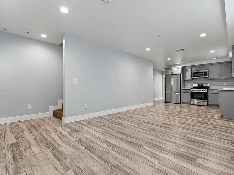 960 1/2 S Breed St — Photo 2