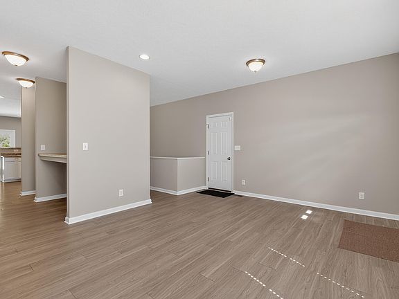 4th image of 631 Mallard Dr