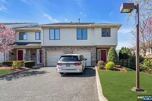 266 Garibaldi Ave Photo 1