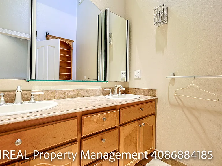 722 Bantry Ct — Photo 22