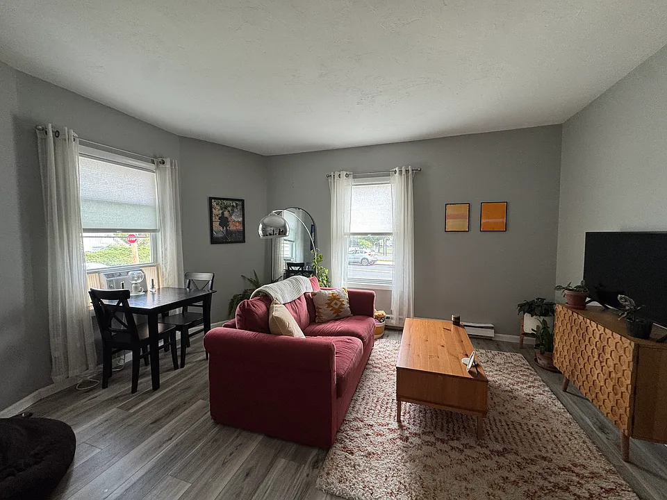 4 Tyndale St #1