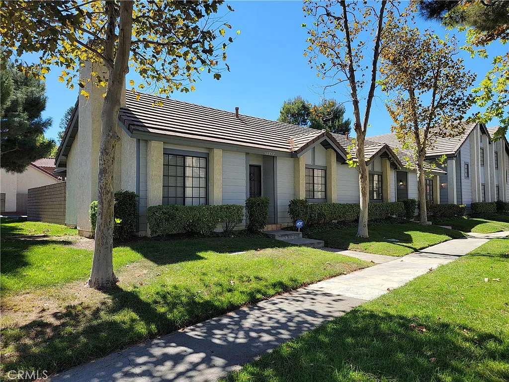 2 bed, 870 sqft, $2,500 — Photo 2