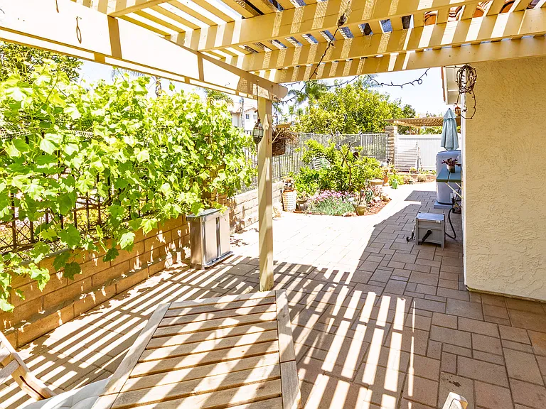 1559 Madrid Dr — Photo 18