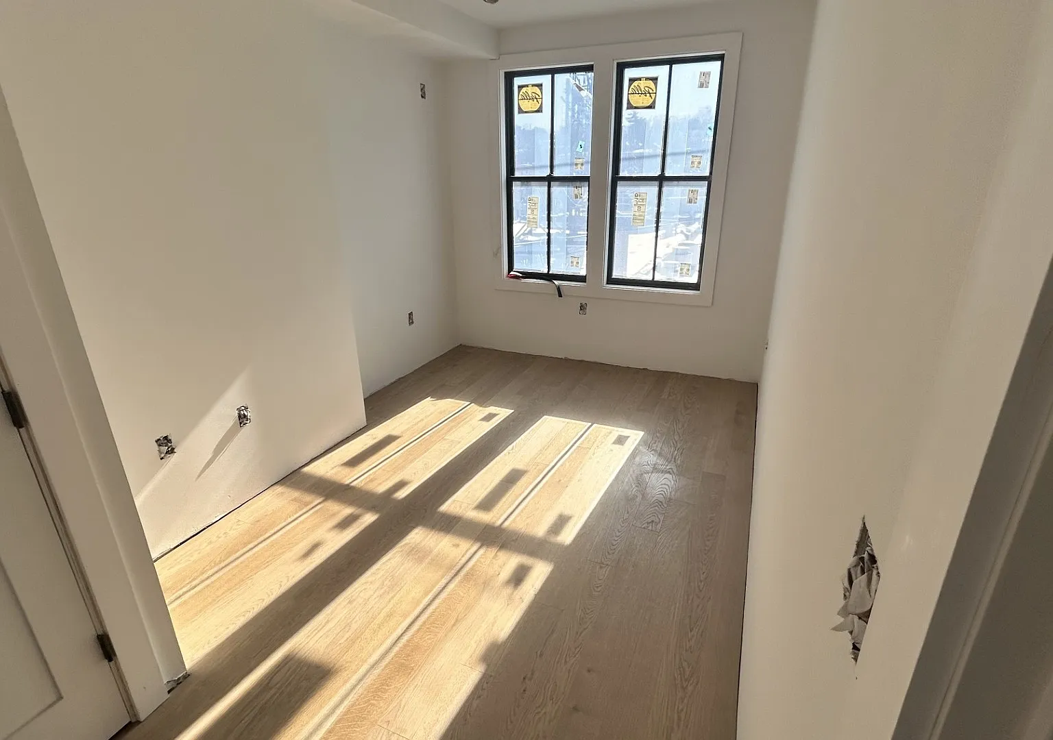 3 bed, 1025 sqft, $5,300 — Photo 4