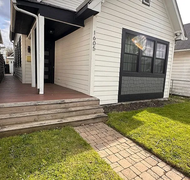 1605 English Ave — Photo 1