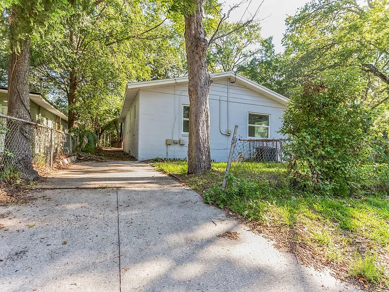 2504 Danson St — Photo 5