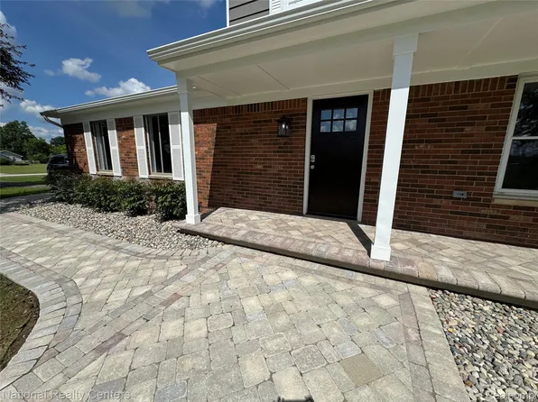 4109 Loves Creek Dr, Howell, MI 48843