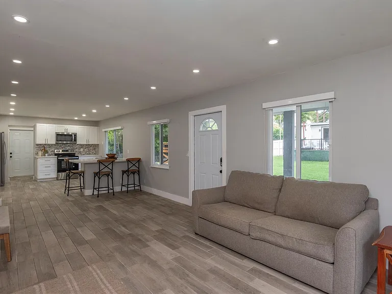 13487 Barwick Rd — Photo 5