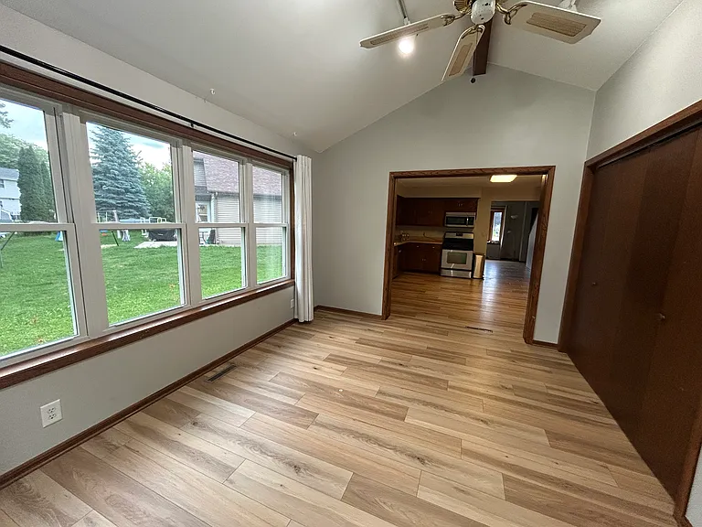 2711 Albany Ct — Photo 8