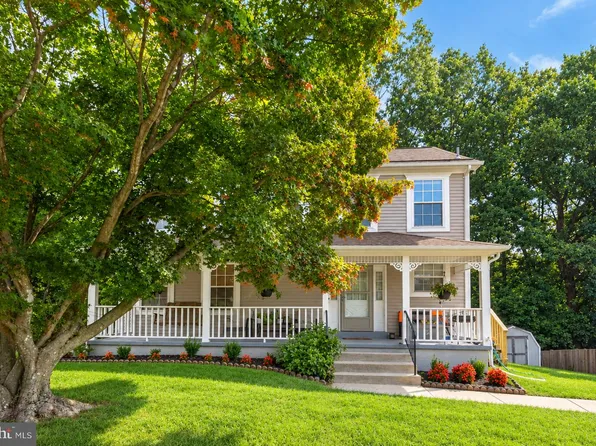 9400 Fox Run Dr, Clinton, MD 20735