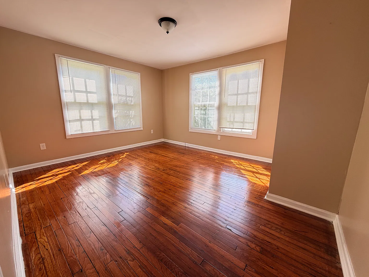 2 bed, 1000 sqft, $850 — Photo 3