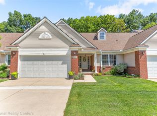 6707 Cortland Ave, Brighton, MI 48114