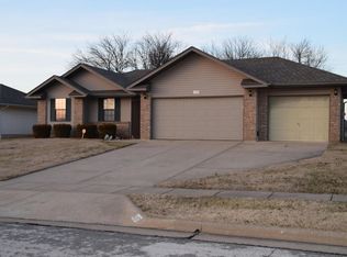 4197 W University St, Springfield, MO 65807