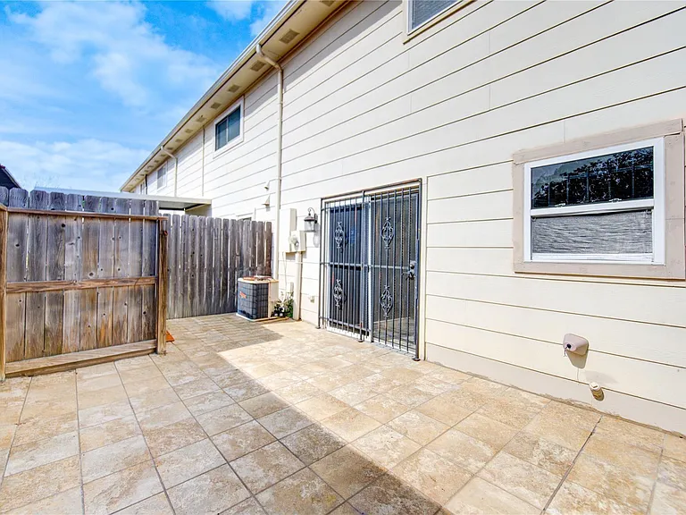 14633 Perthshire Rd — Photo 41