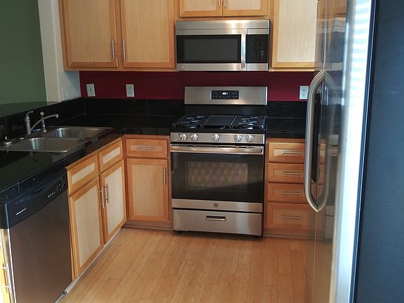 3rd image of 860 SW 173rd Ave