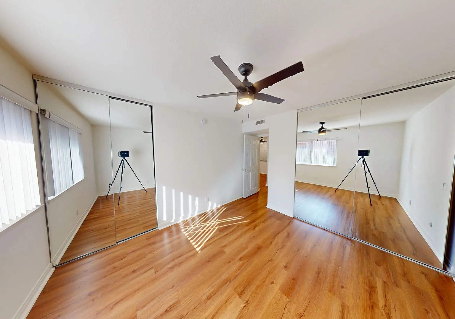 6 Weeks Free!! Steps From Fallbrook Mall — Photo 4