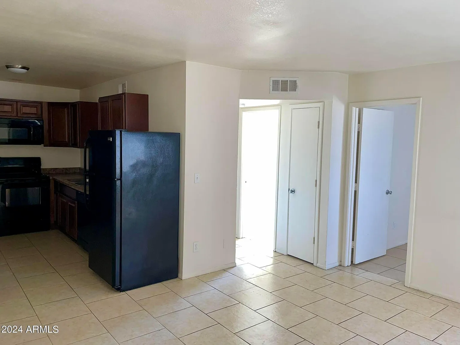 2 bed, 1.0 bath, 725 sqft, $849 — Photo 4