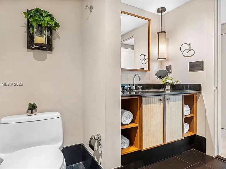 101 20th St #2102 — Photo 31
