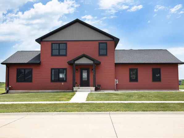 1136 Lozmar Ln, Shell Rock, IA 50670