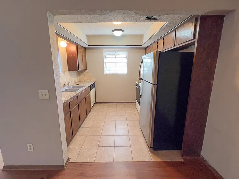 1303 N Fretz Ave — Photo 7