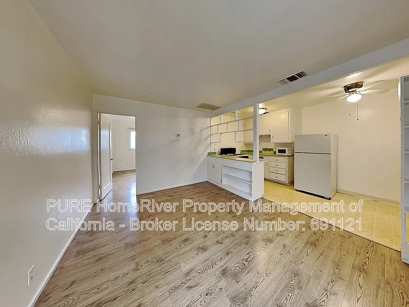 2957 Howe Ave #4