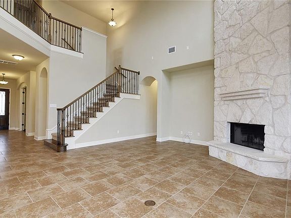 4th image of 108 Waverly Spire Ct