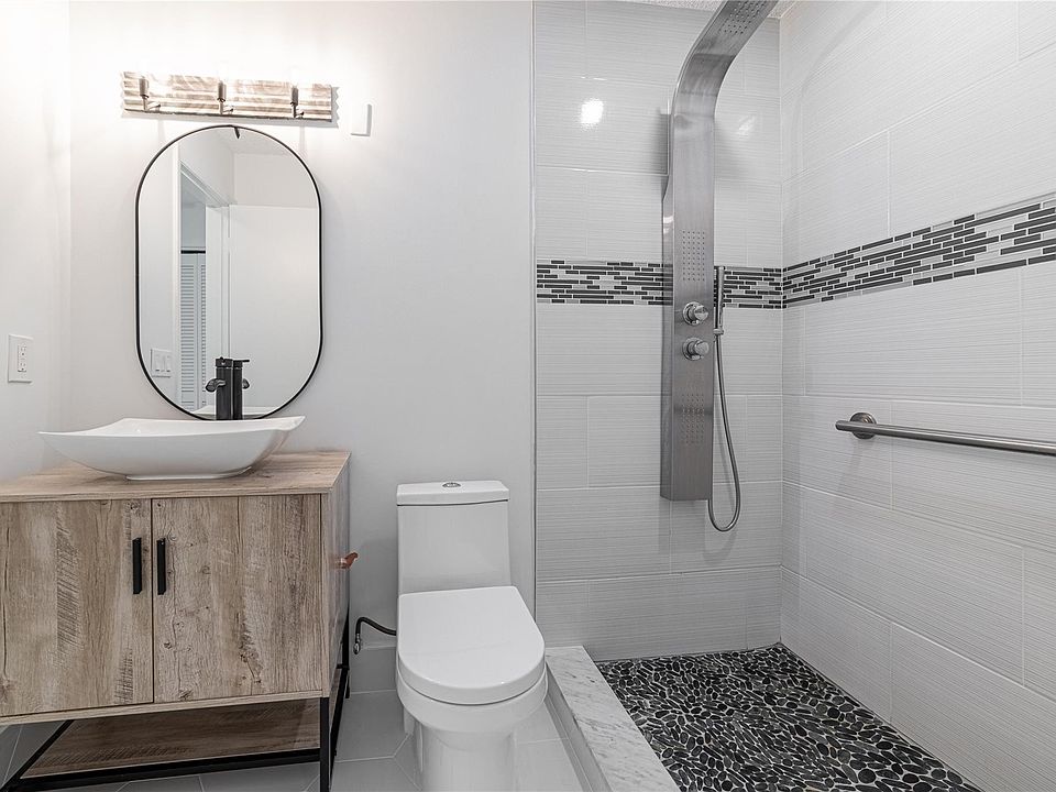 1st image of 811 SE 4th Avenue #C204