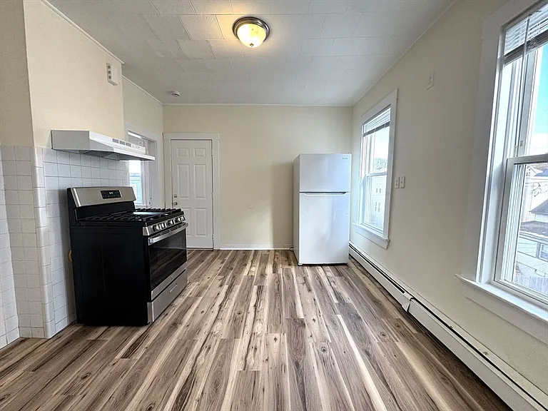 405 Ferry St #3 — Photo 2