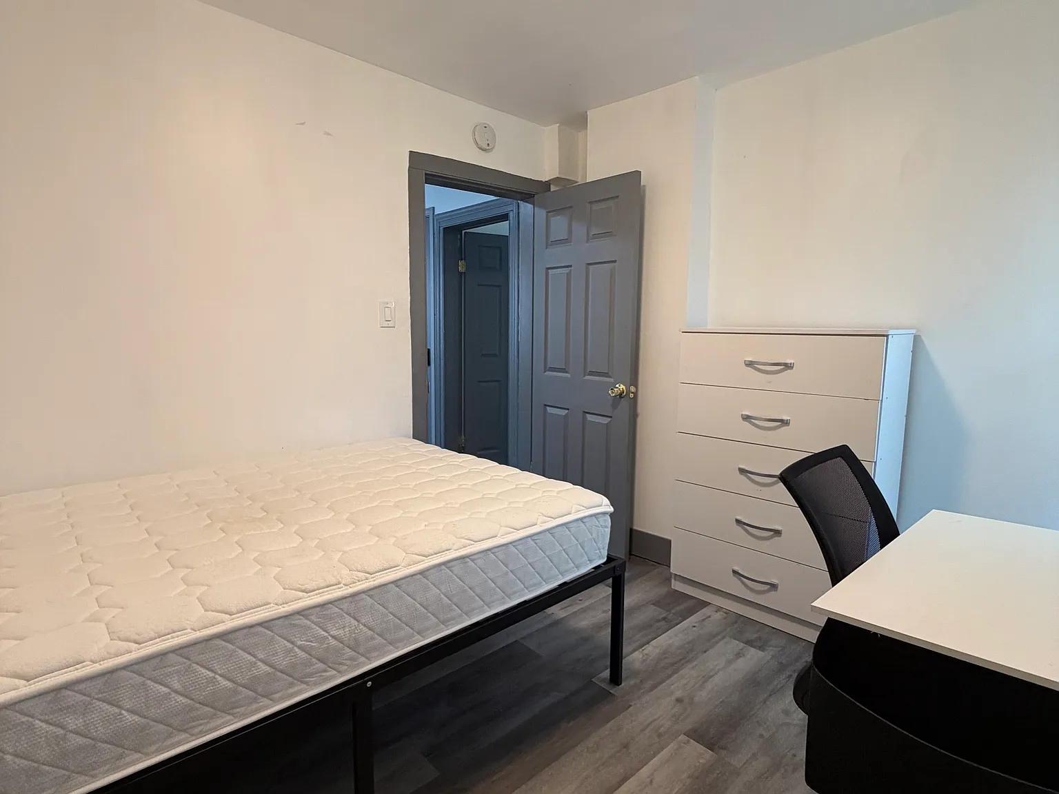 6 bed, 2.5 bath, 2669 sqft, $4,800 — Photo 4