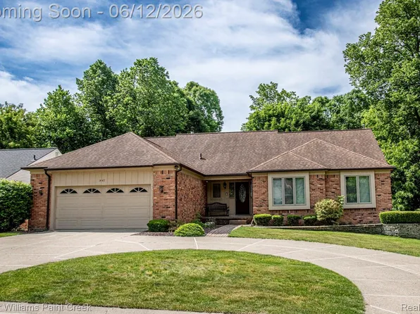 1447 Oakstone Dr, Rochester Hills, MI 48309