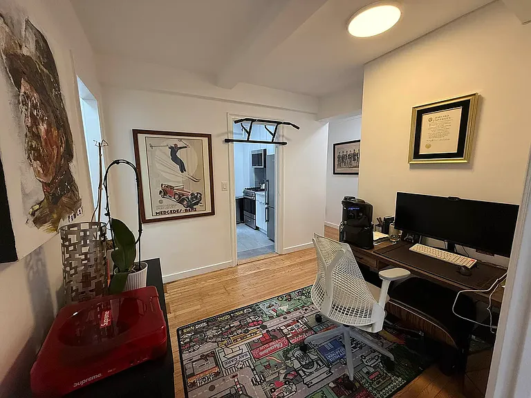 31 E 12th St #5A — Photo 10