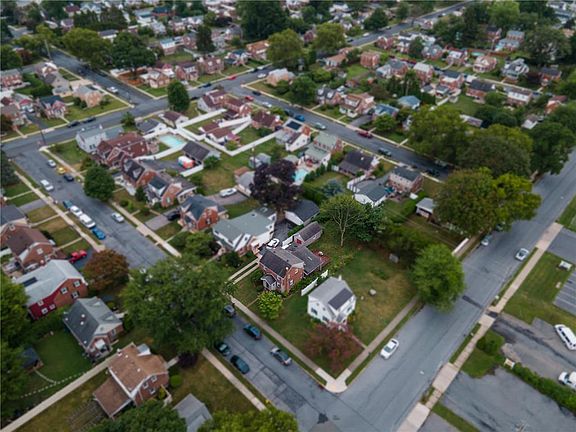3rd image of 1910 E Jonathan St