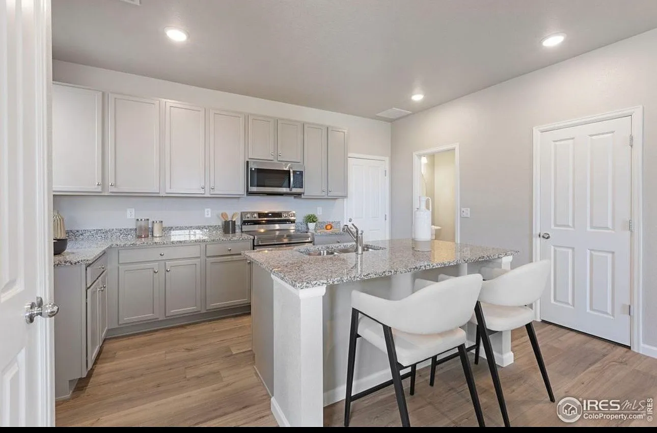 3 bed, 2.5 bath, 1643 sqft, $850 — Photo 2