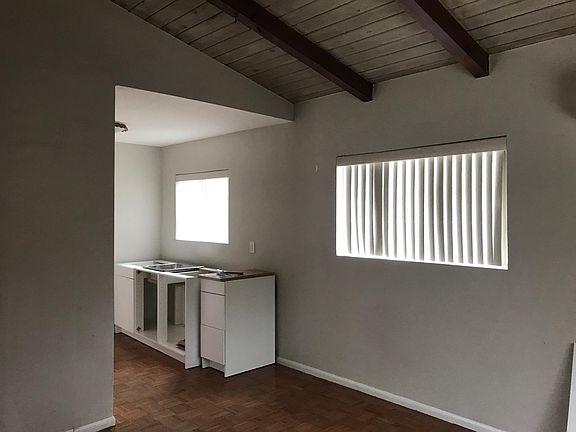 3rd image of 1715 E Del Mar Blvd #B