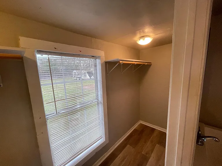 1011 S Van Buren St — Photo 10