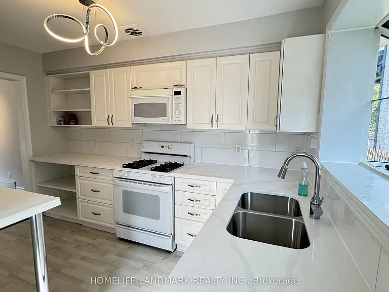 7 Talisman Cres — Photo 12